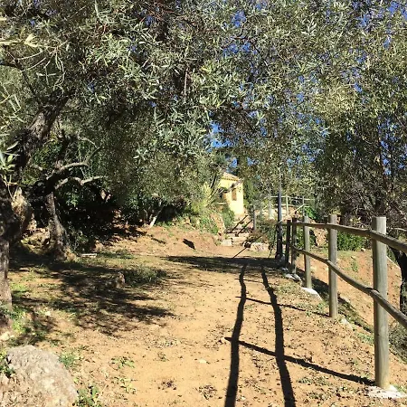Rural En * Ojén
